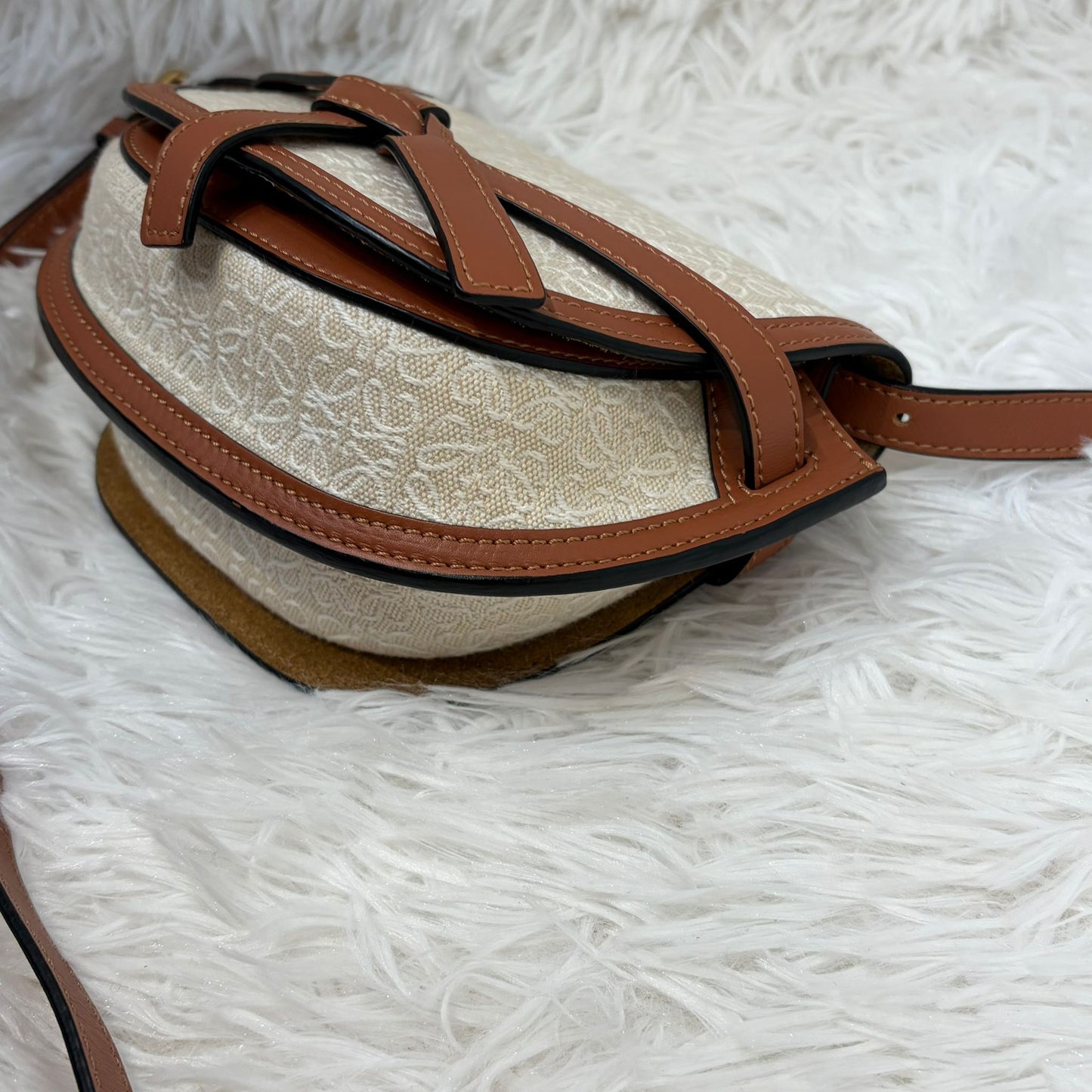 LOEWE mini gate