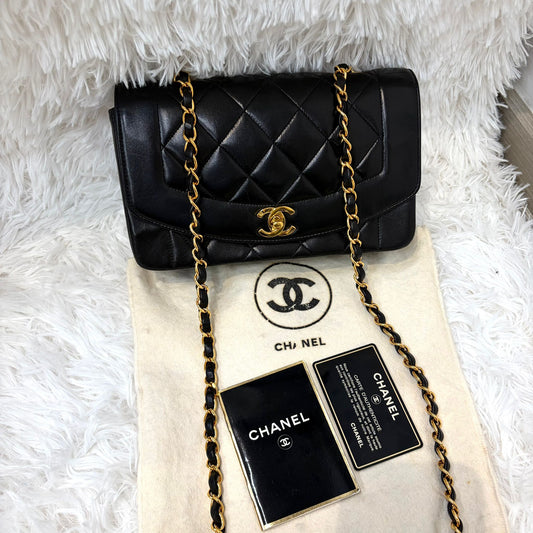 Chanel 黑金Diana 22