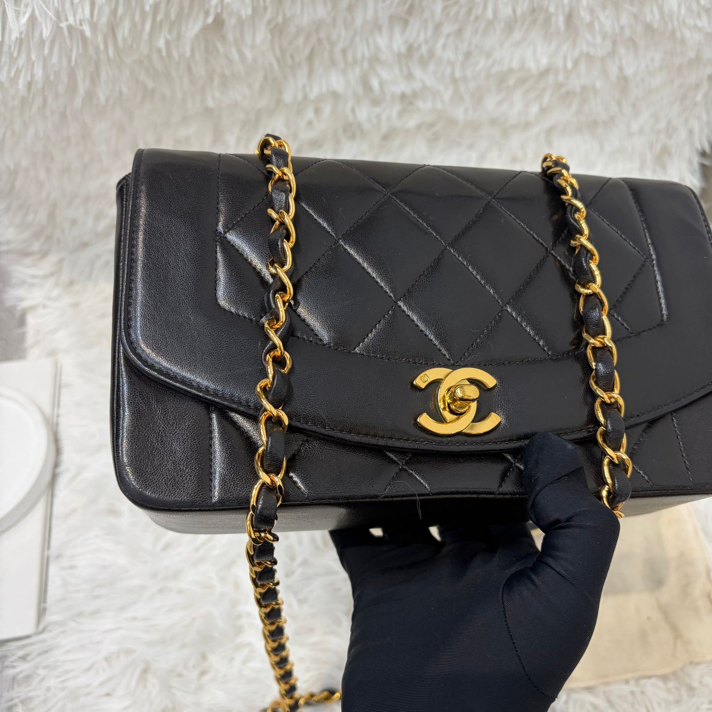 Chanel 黑金Diana 22