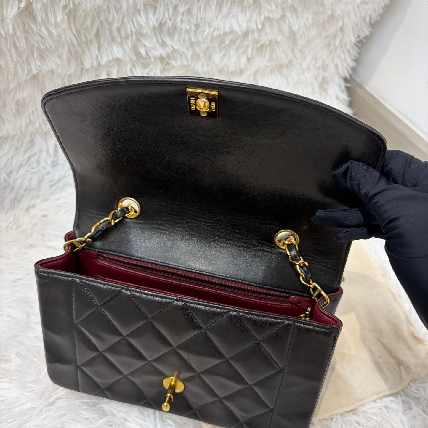 Chanel 黑金Diana 22