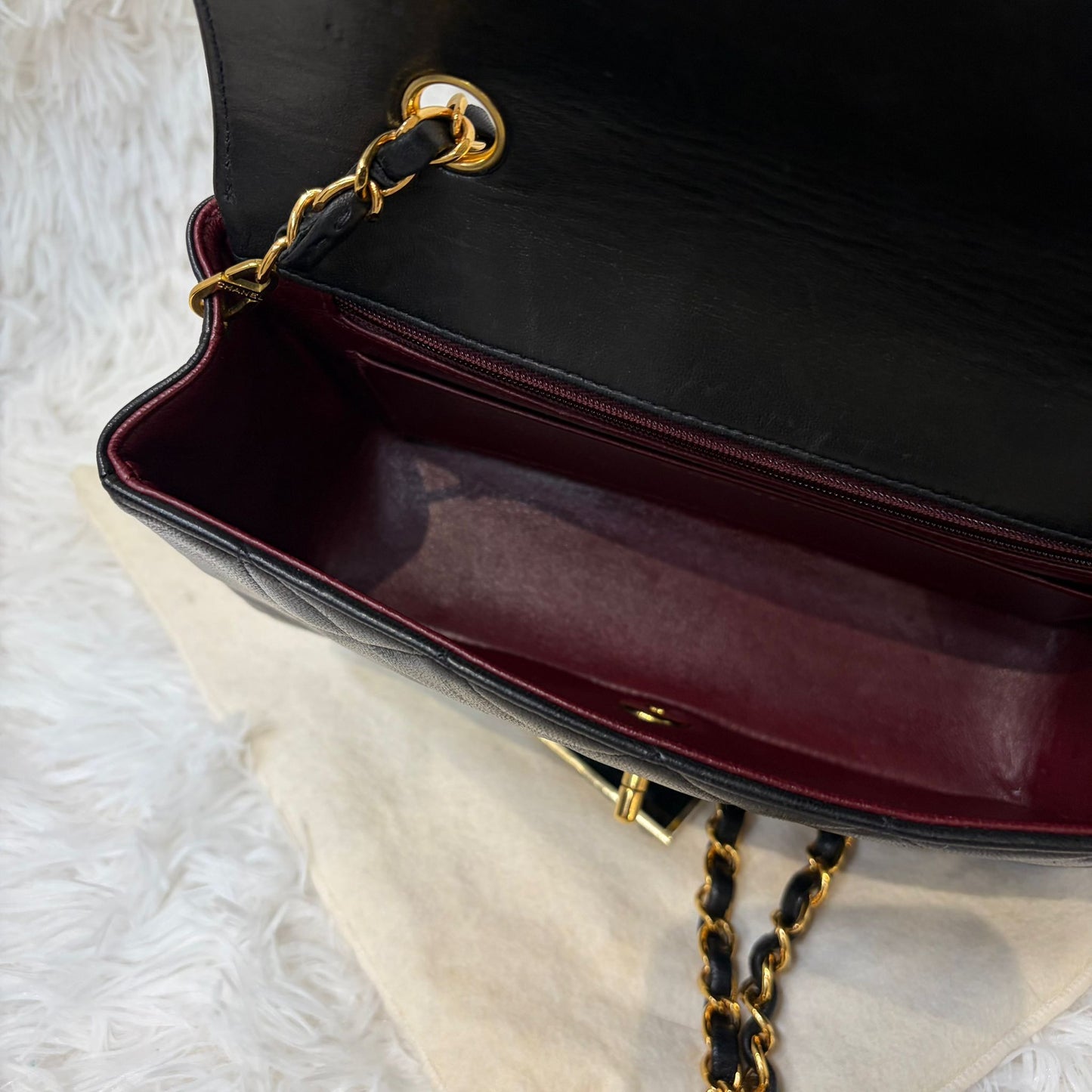 Chanel 黑金Diana 22