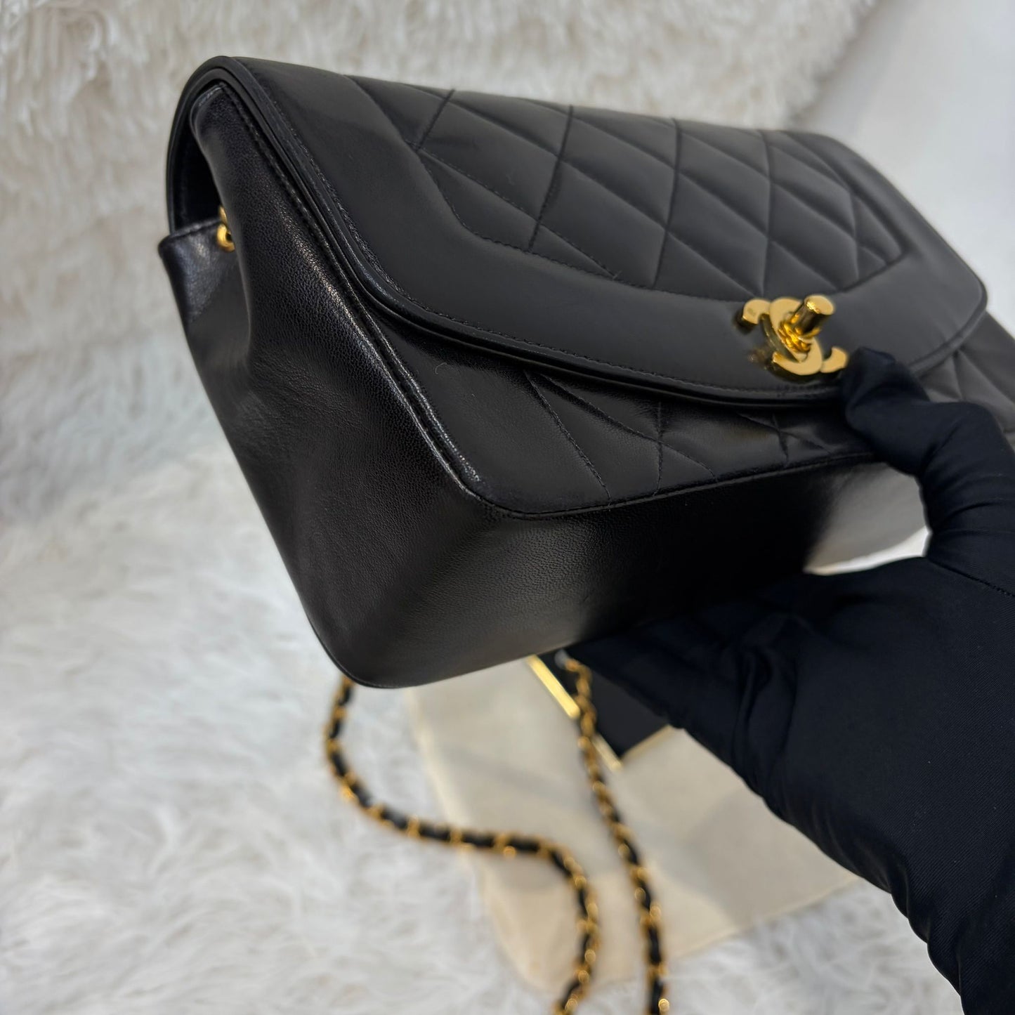 Chanel 黑金Diana 22