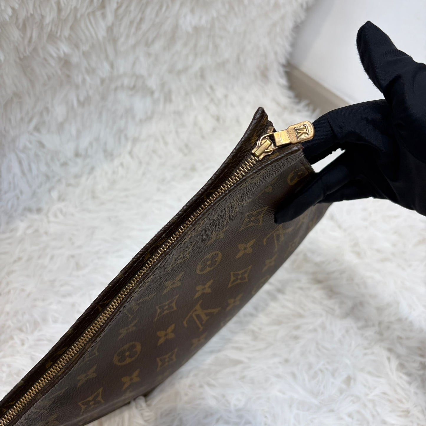 LV Poche Toilette 26