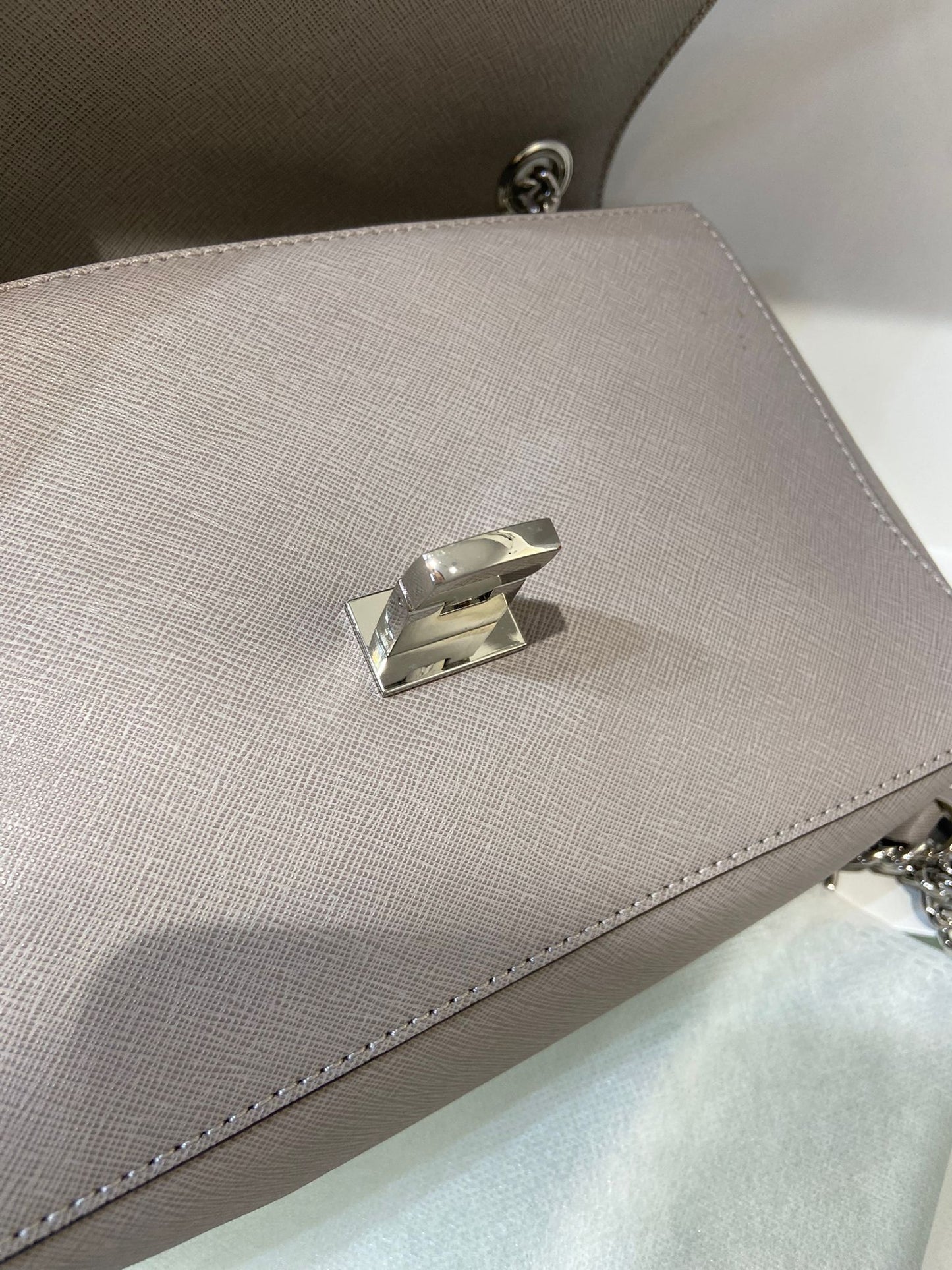Michael kors 灰色鏈條包