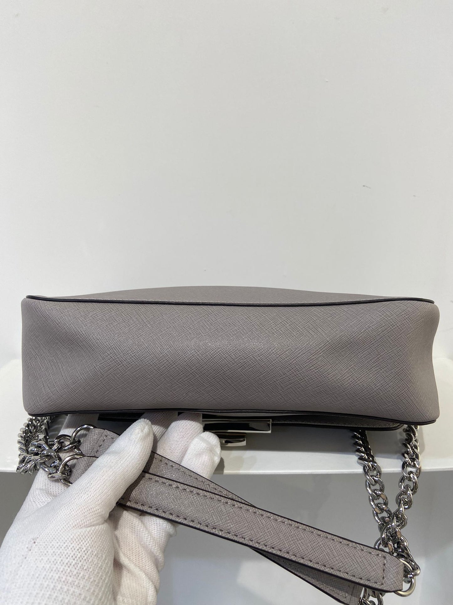 Michael kors 灰色鏈條包