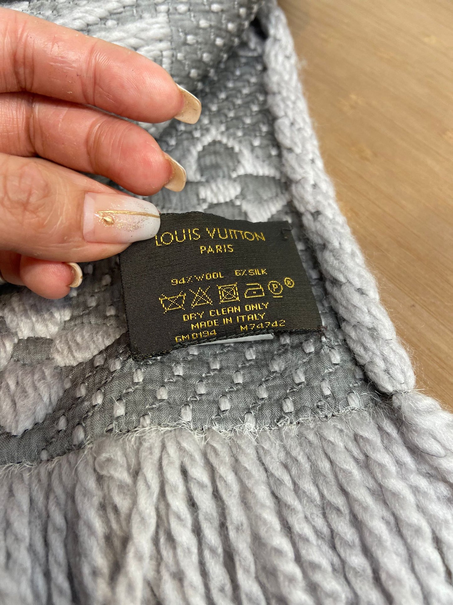 LV logomania scarf M74742
