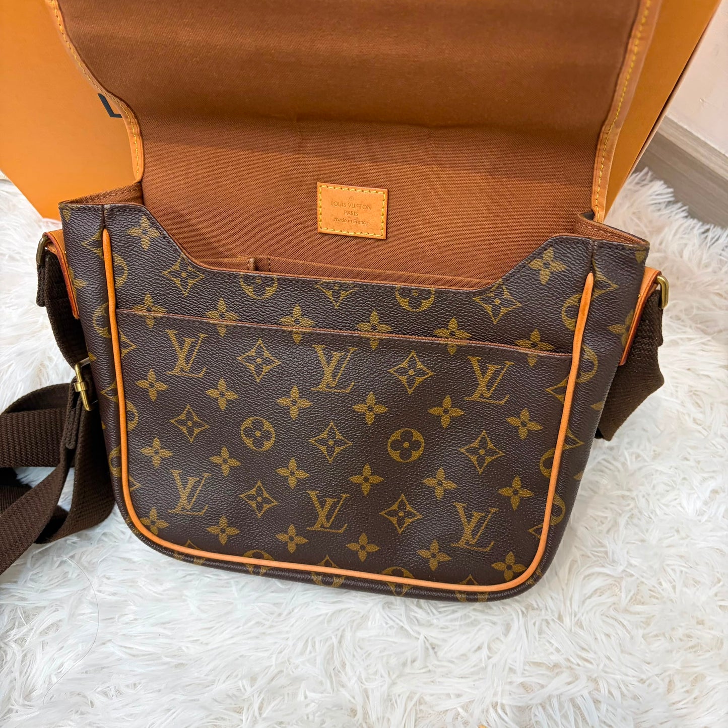 LV MESSENGER BOSHORE PM M40106