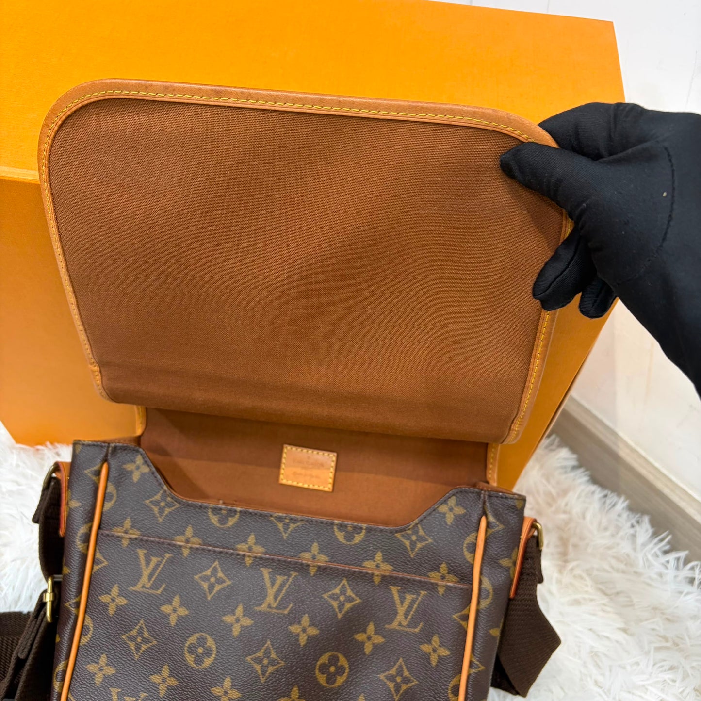 LV MESSENGER BOSHORE PM M40106