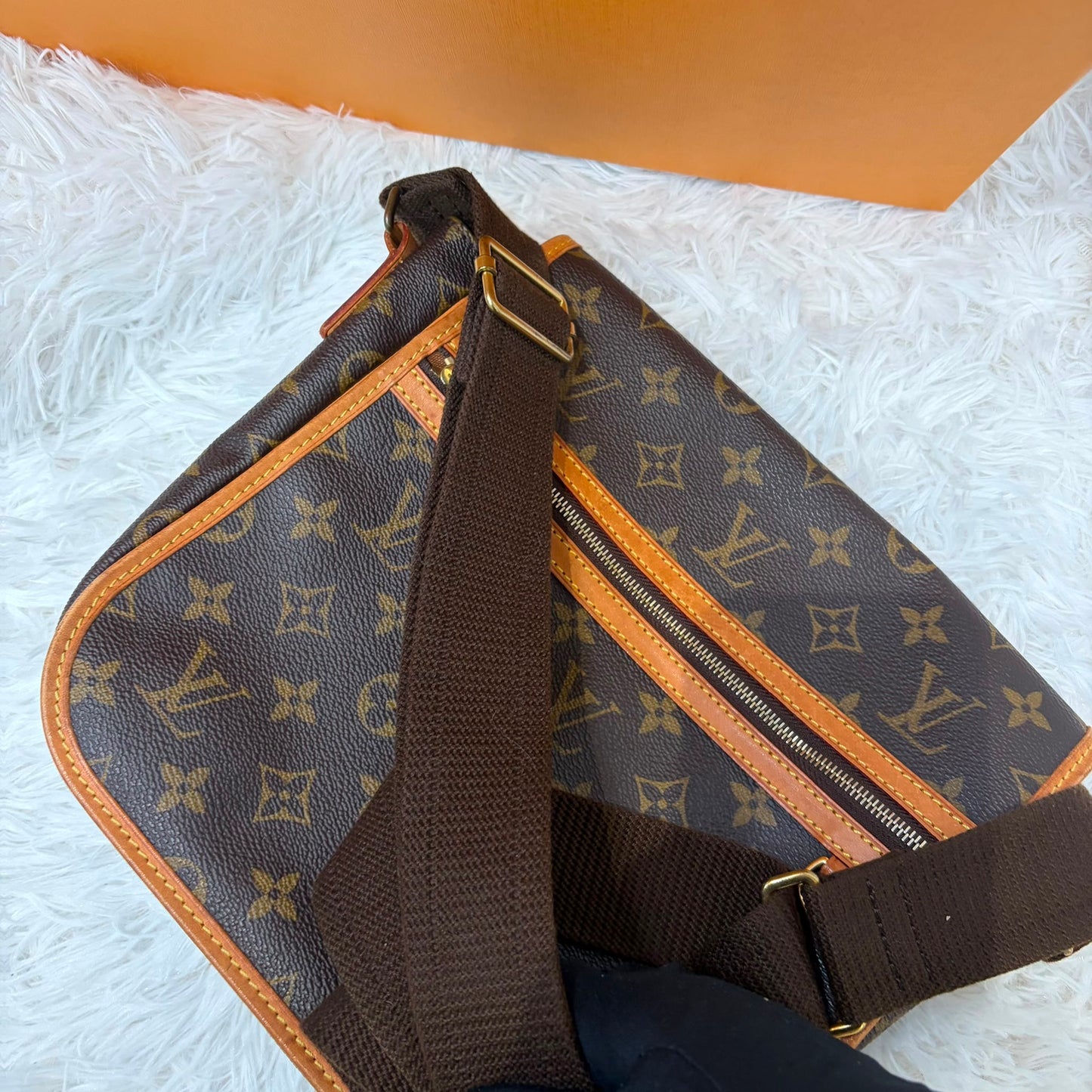 LV MESSENGER BOSHORE PM M40106