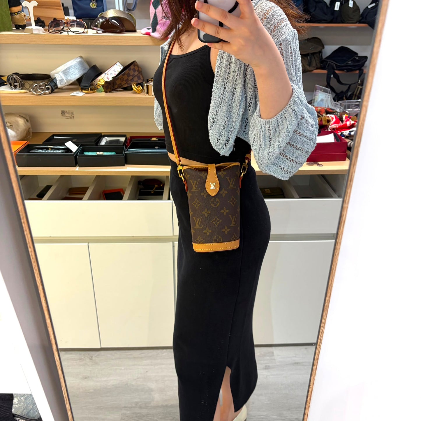 LV Fold Me M80874