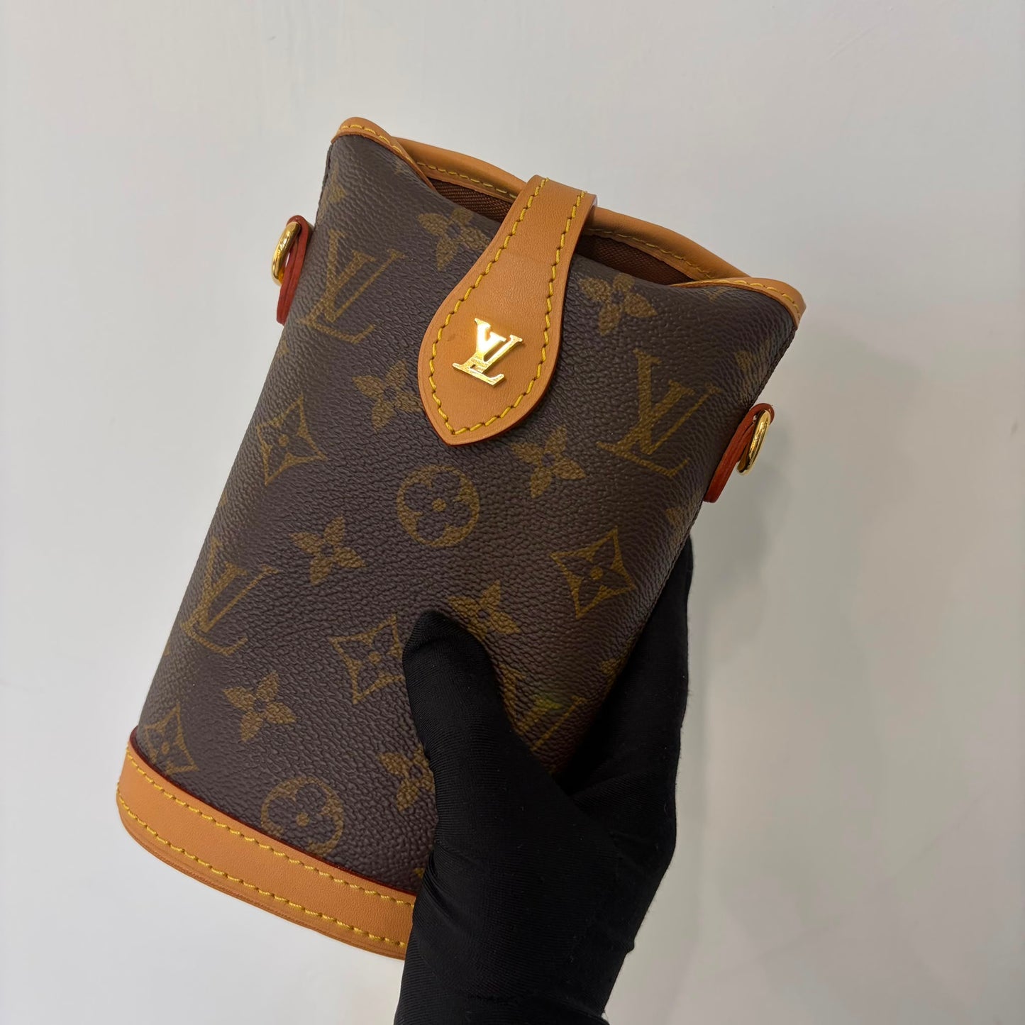LV Fold Me M80874