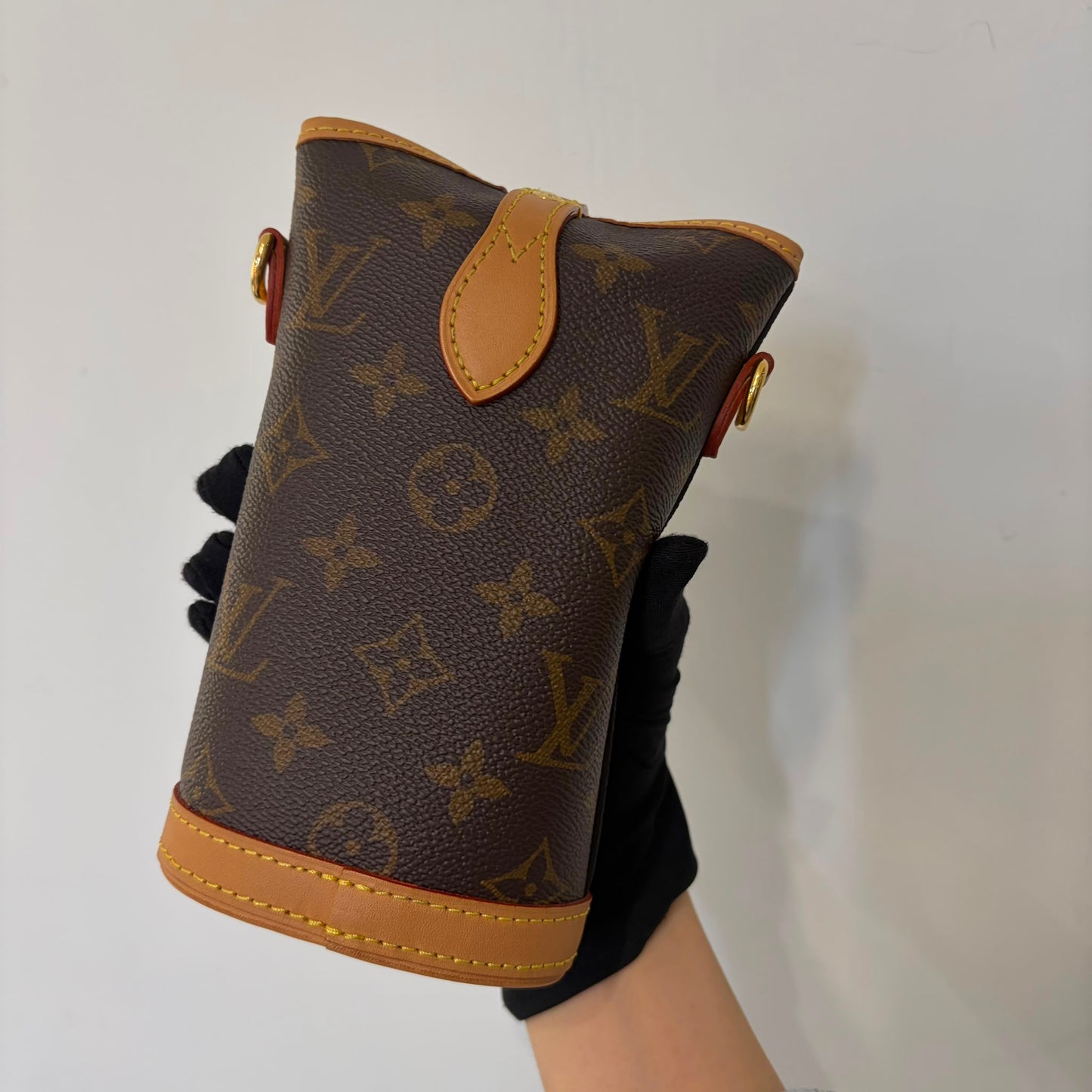 LV Fold Me M80874