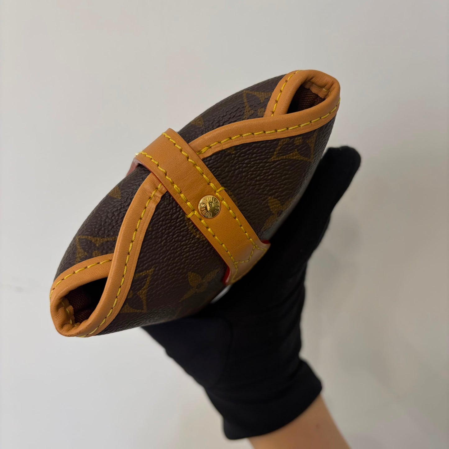 LV Fold Me M80874