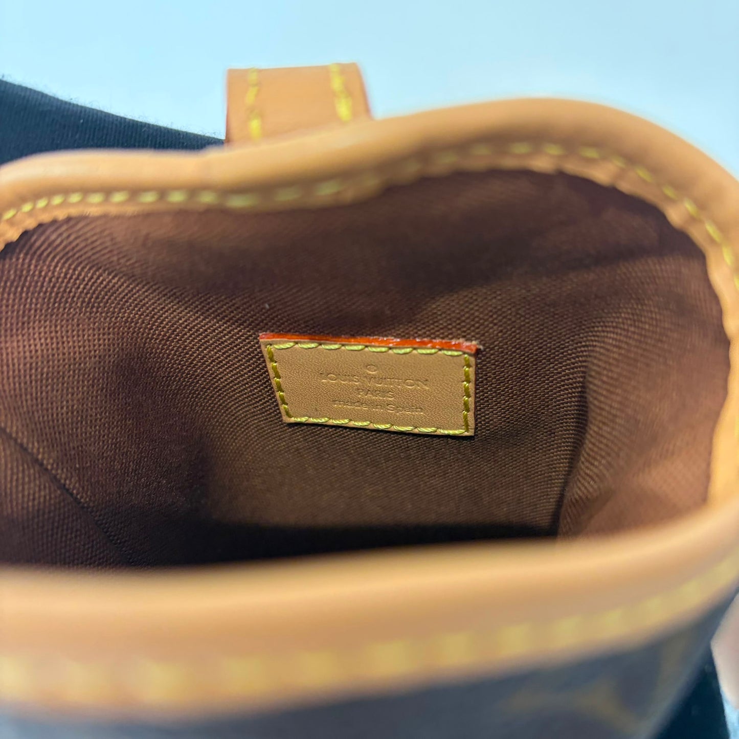 LV Fold Me M80874