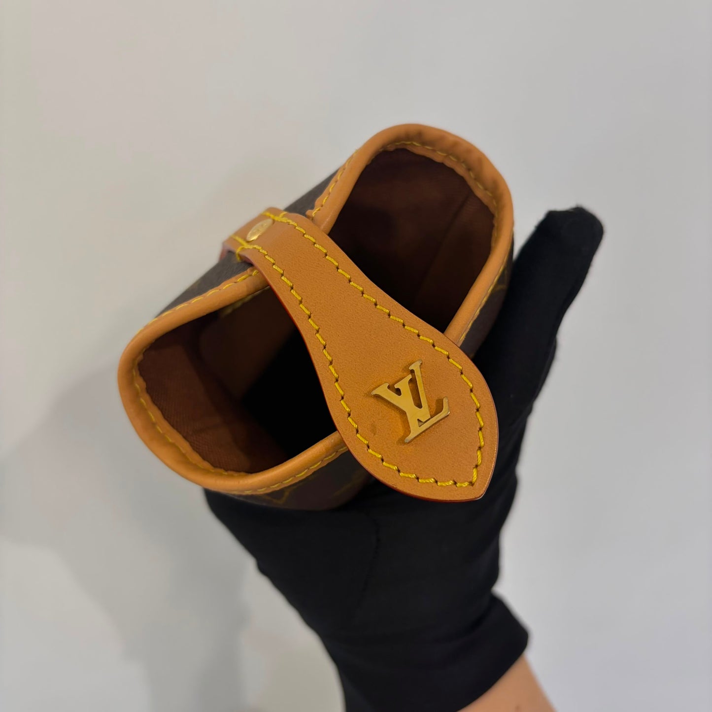 LV Fold Me M80874