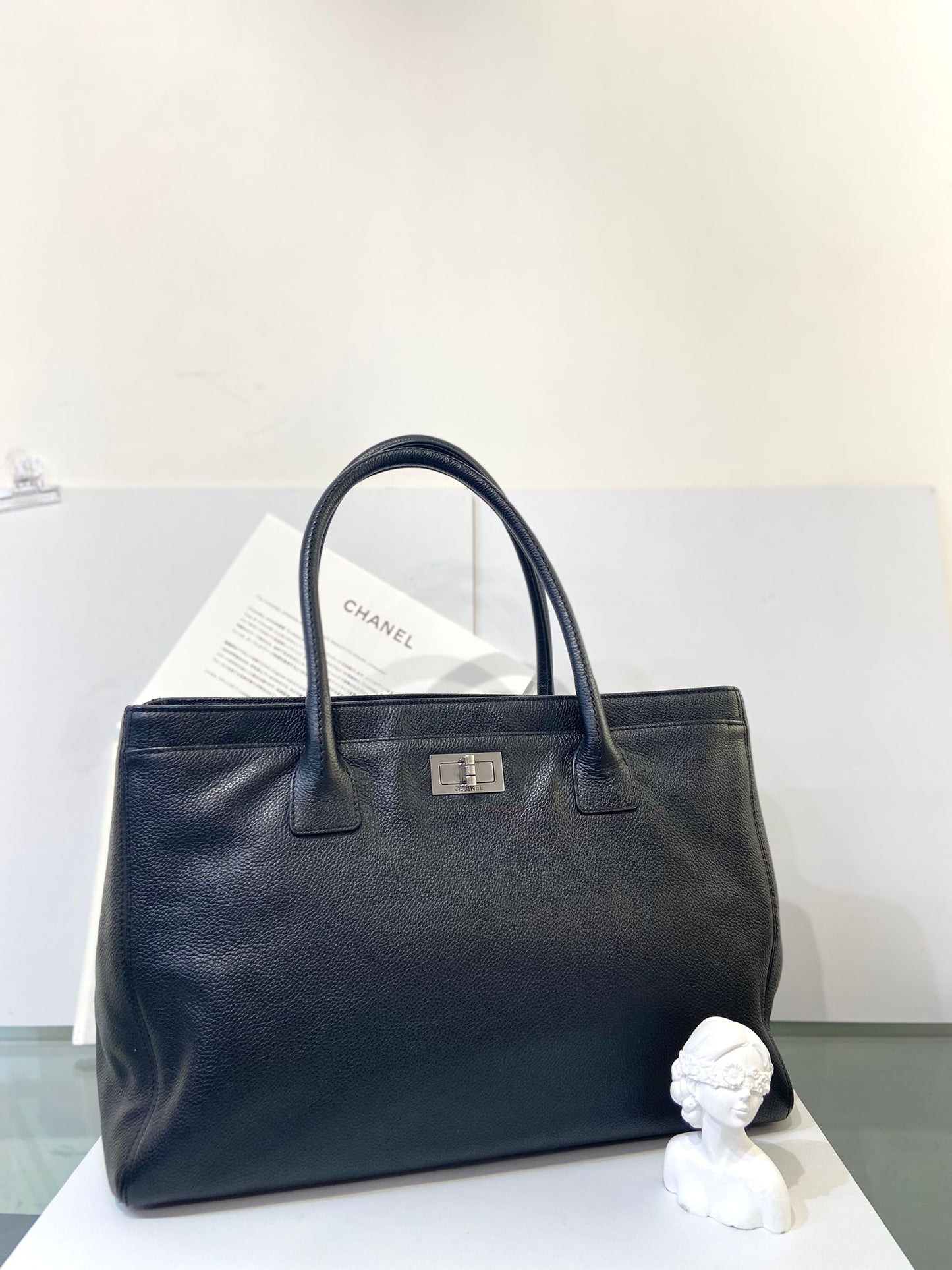 CHANEL exclutive cert tote