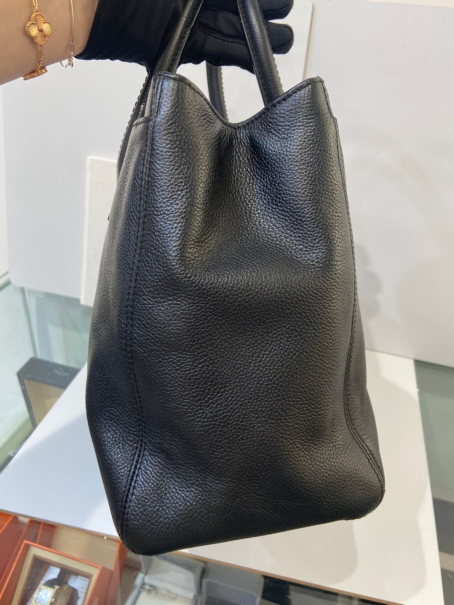 CHANEL exclutive cert tote