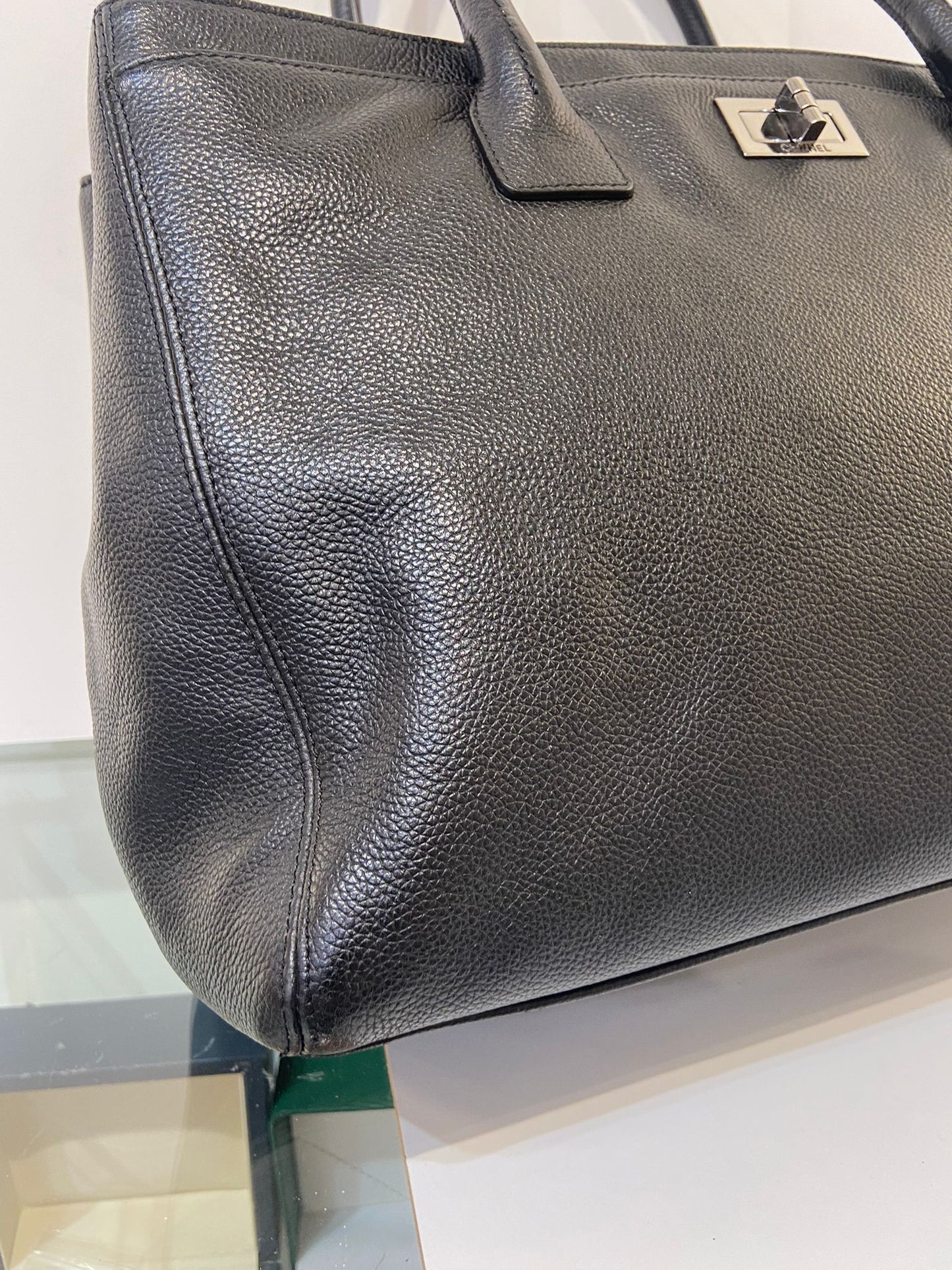 CHANEL exclutive cert tote