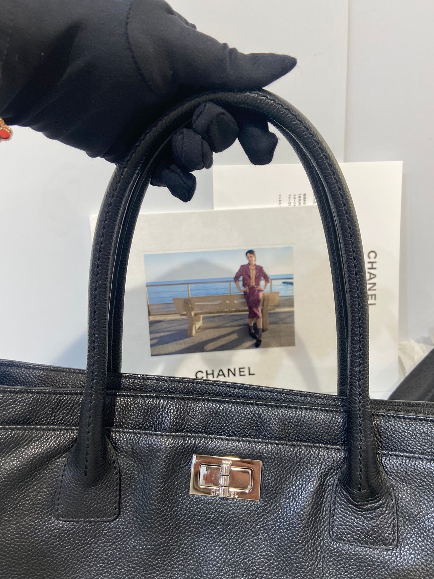 CHANEL exclutive cert tote