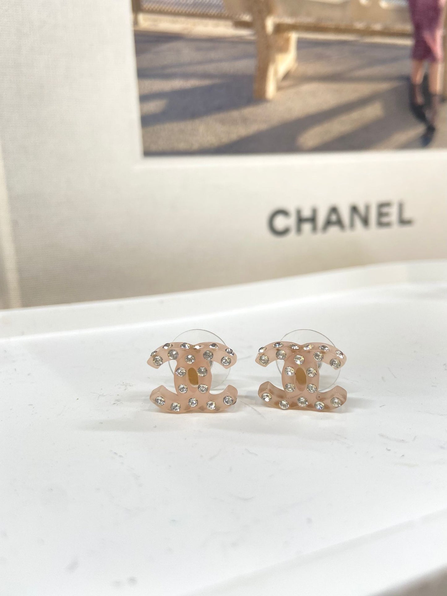 CHANEL Logo粉色閃石耳環