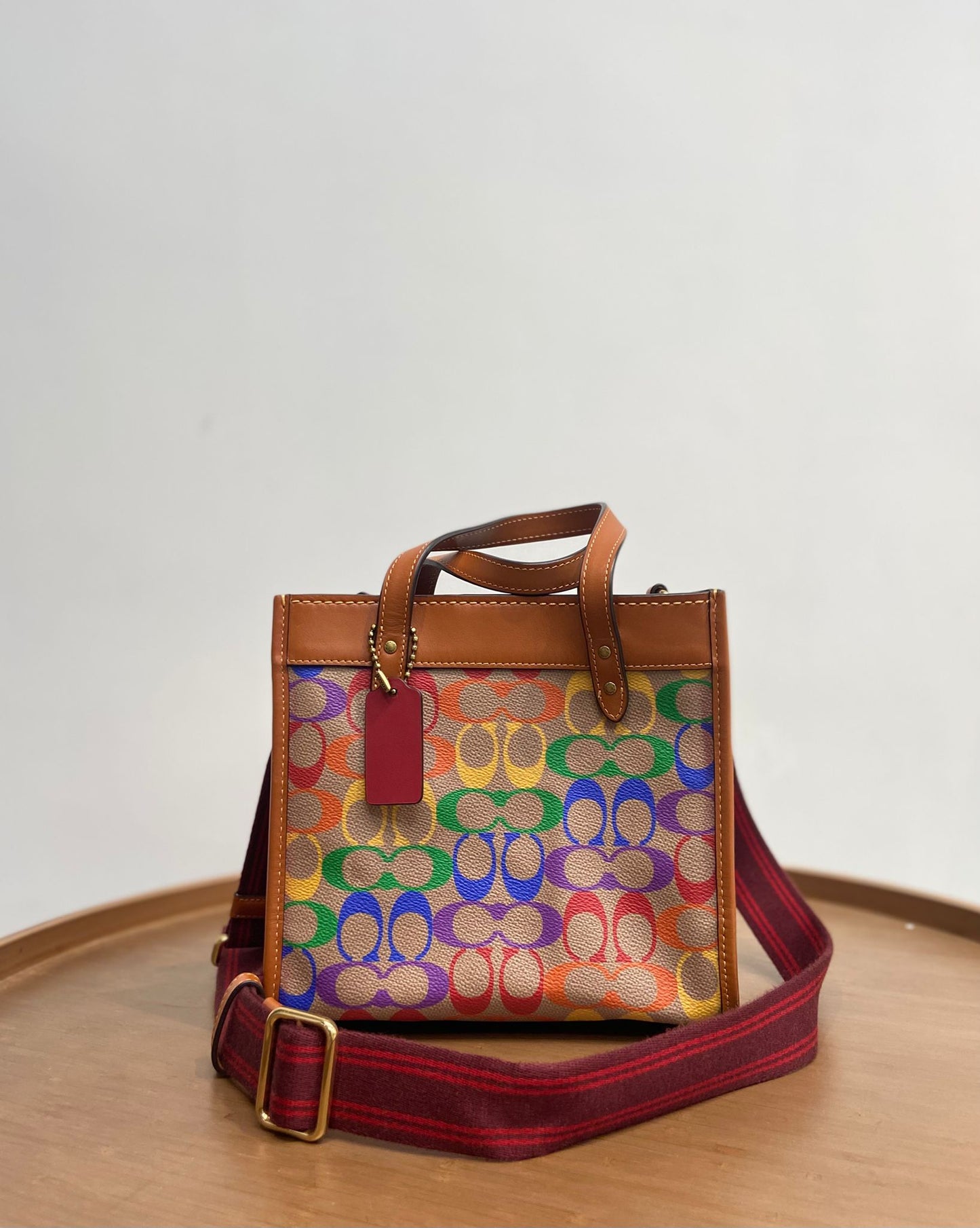Coach 🌈彩字logo tote small
