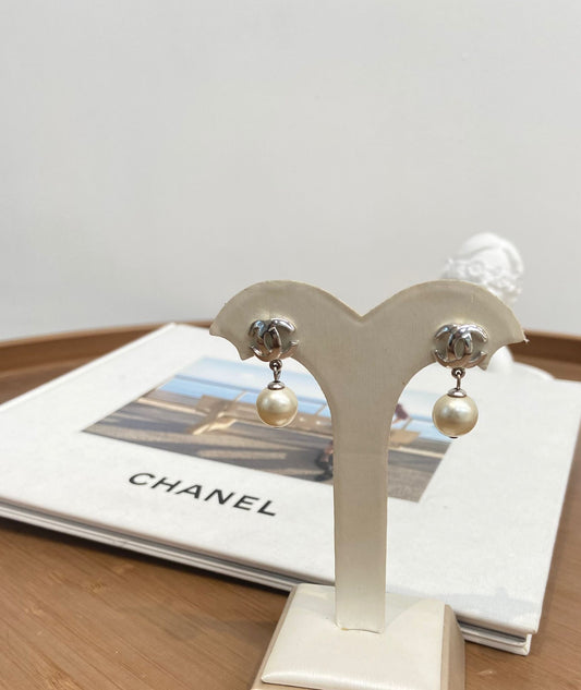 CHANEL CC吊珍珠耳環