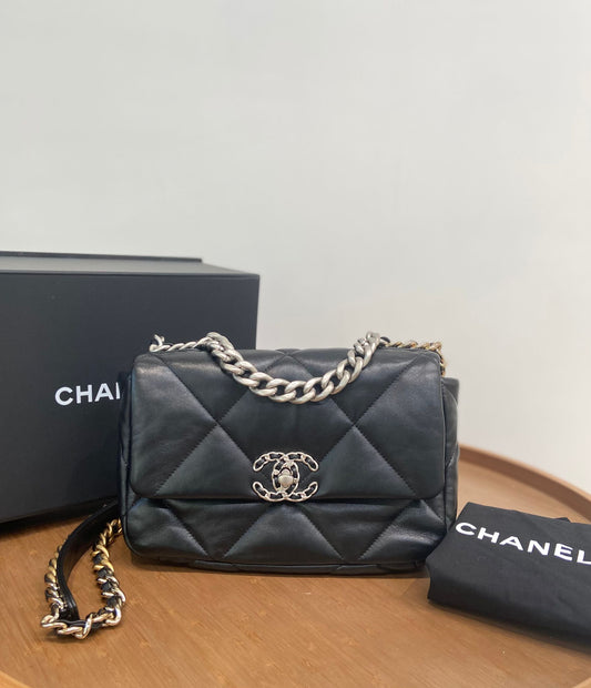Chanel 19 small