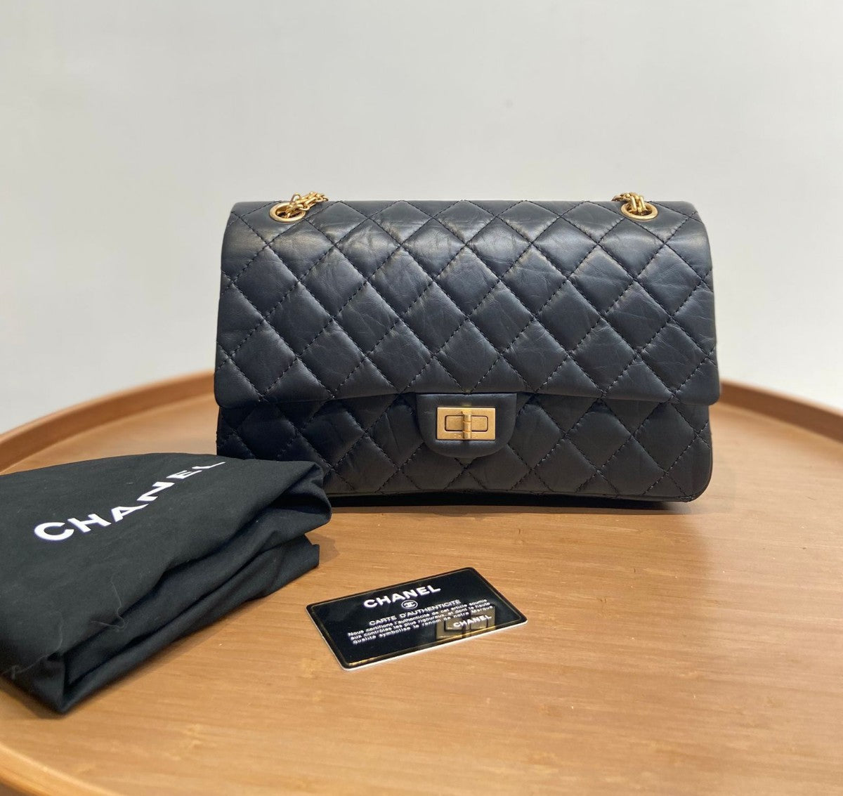 CHANEL 2.55 黑金牛皮