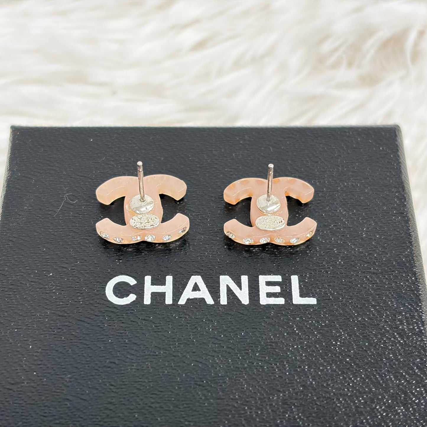 CHANEL Logo粉色閃石耳環