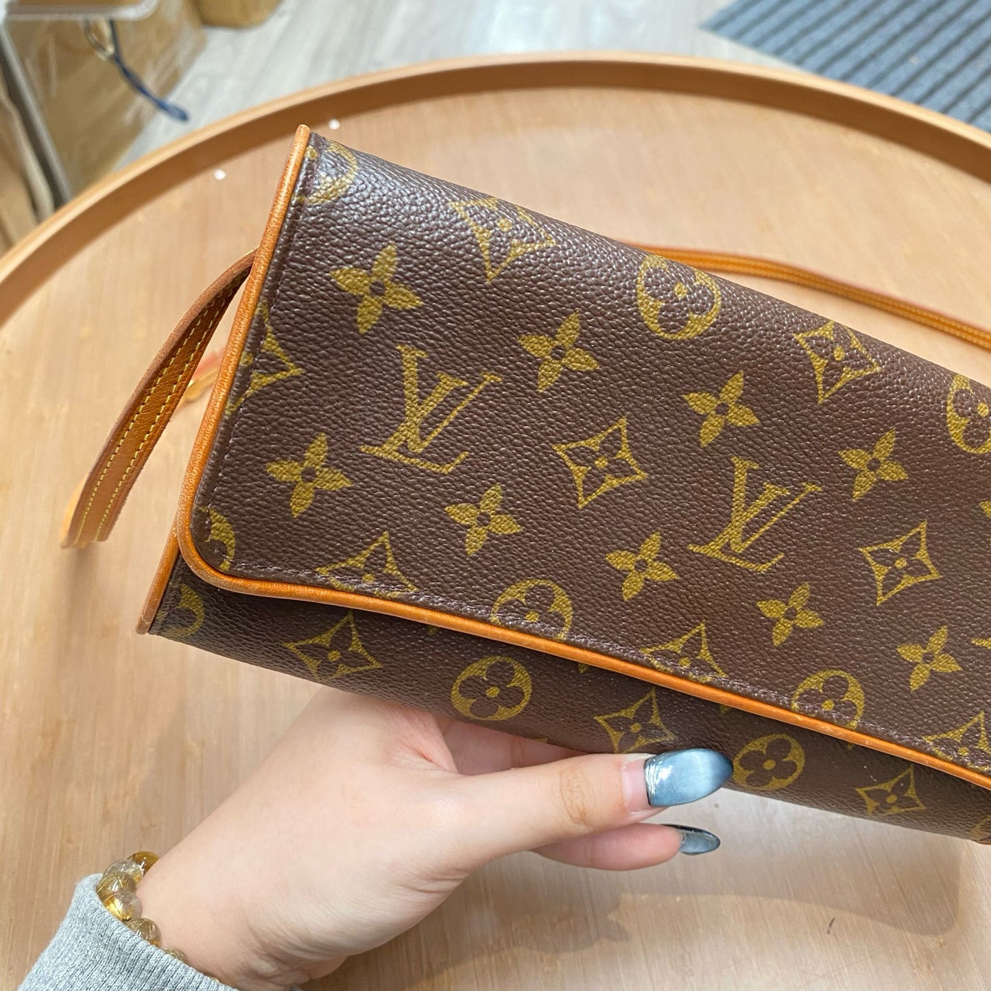 LV 斜孭袋  M51852