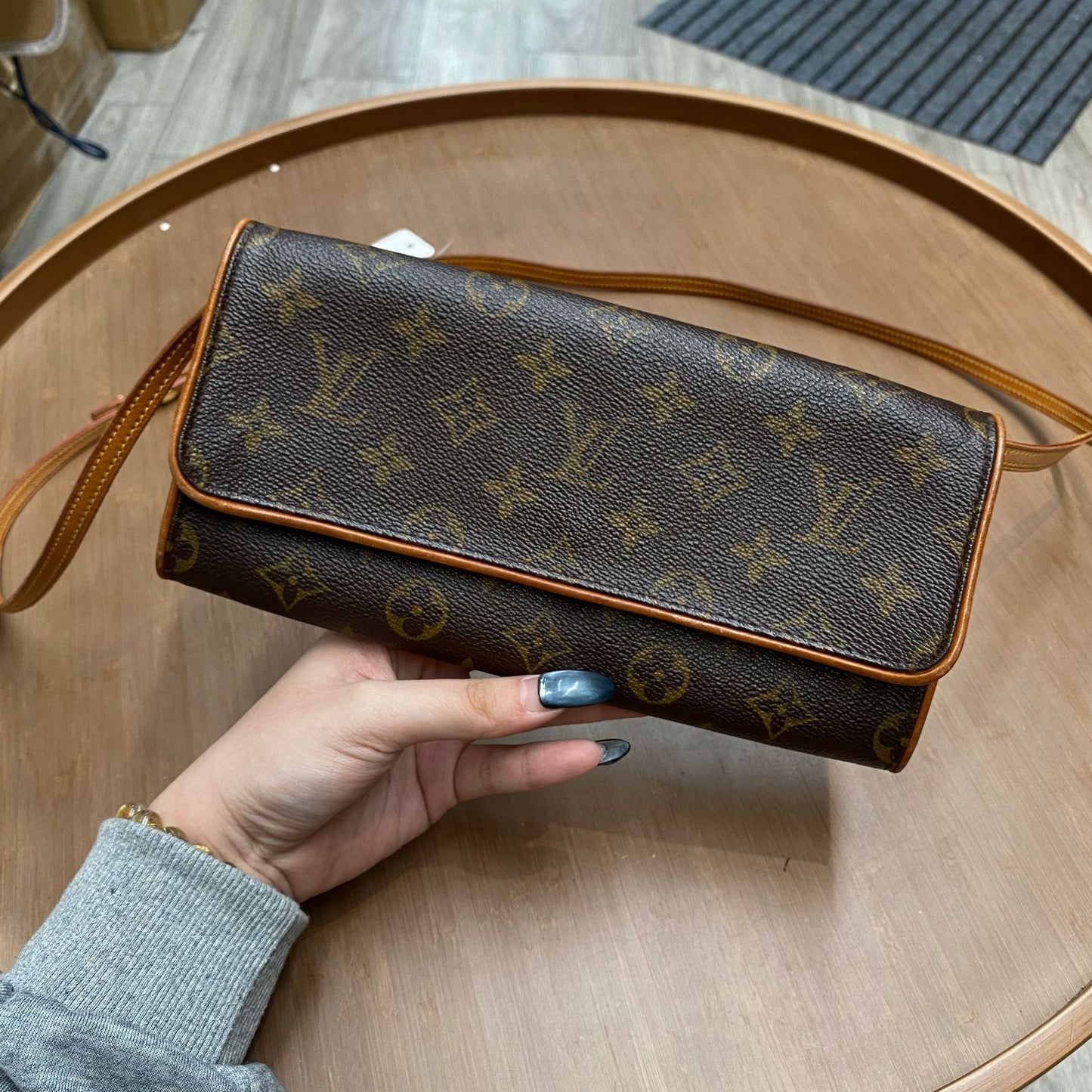 LV 斜孭袋  M51852
