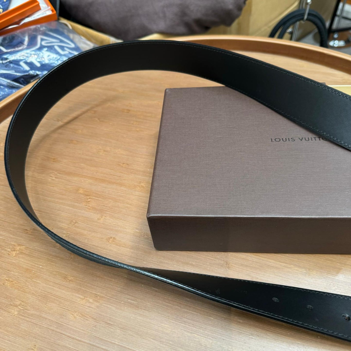 LV 男裝皮帶 有盒、塵袋