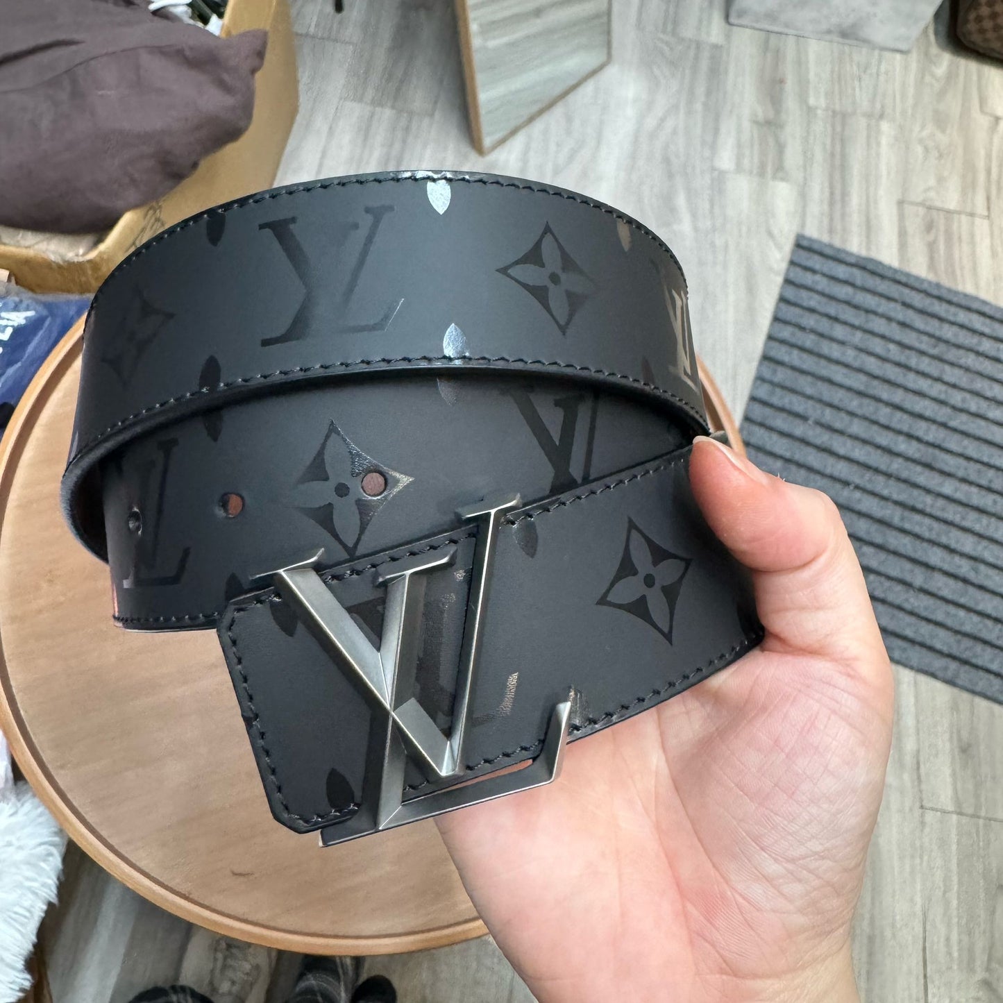LV 男裝皮帶 有盒、塵袋