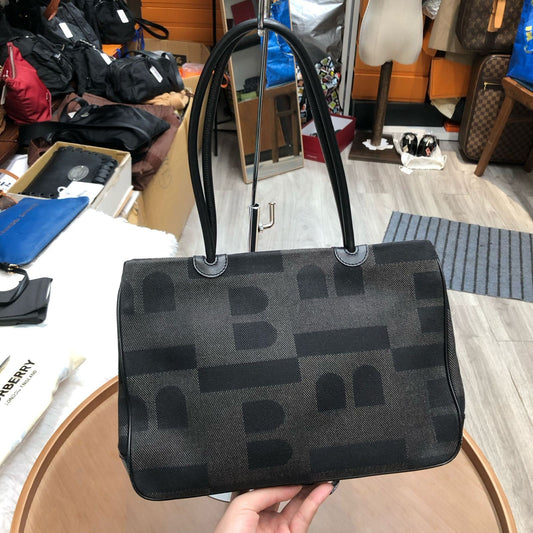 Bally Tote