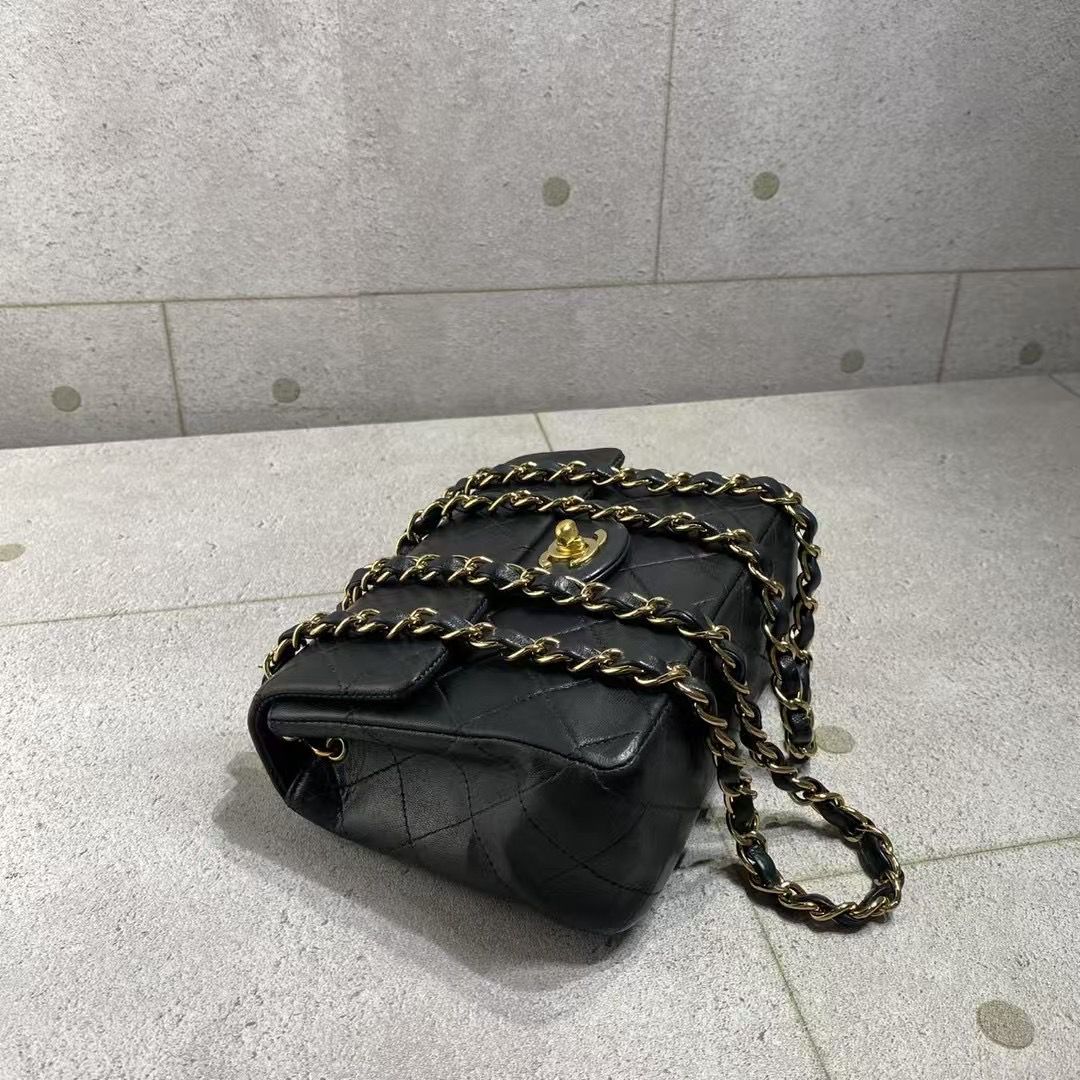 CHANEL 羊皮小方胖