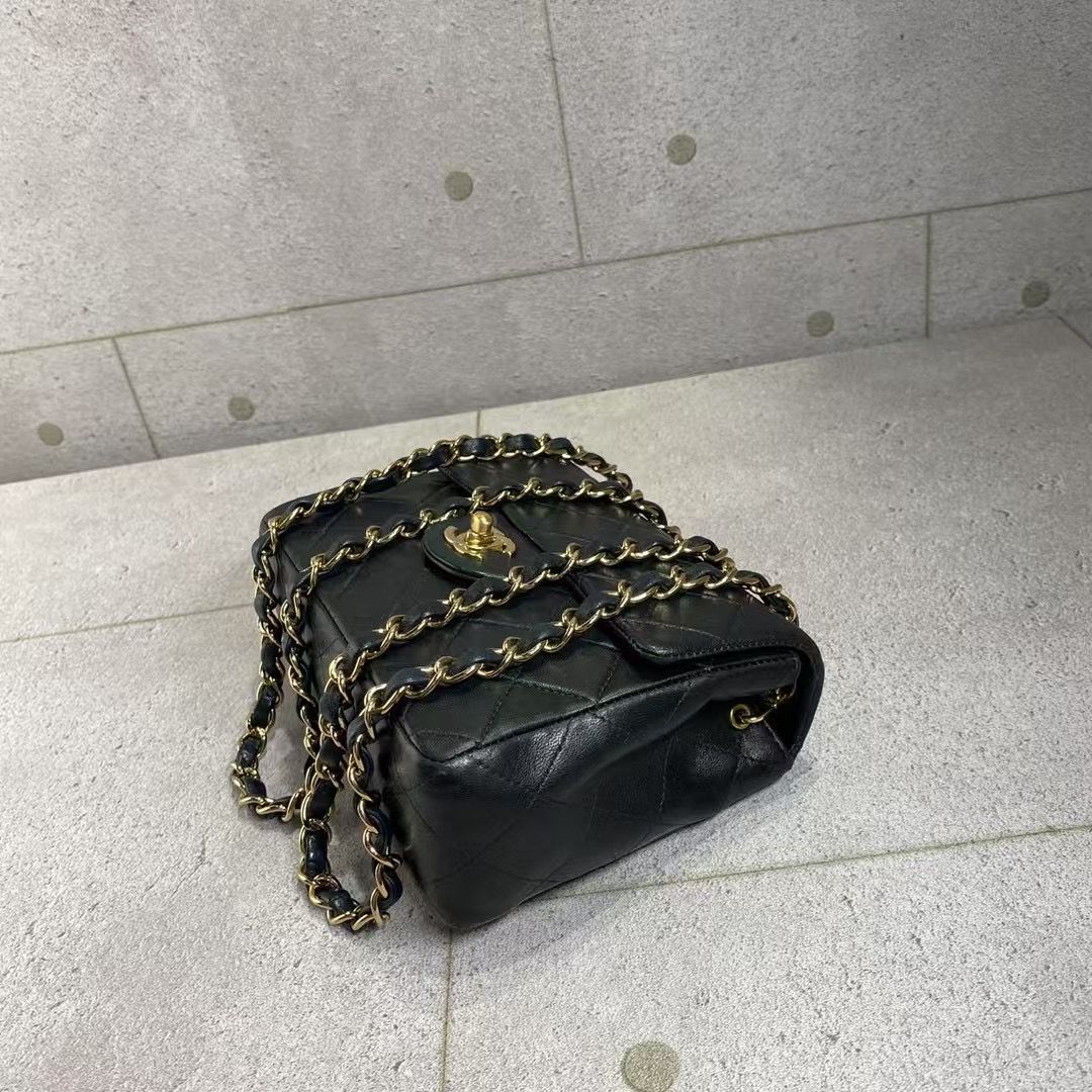 CHANEL 羊皮小方胖