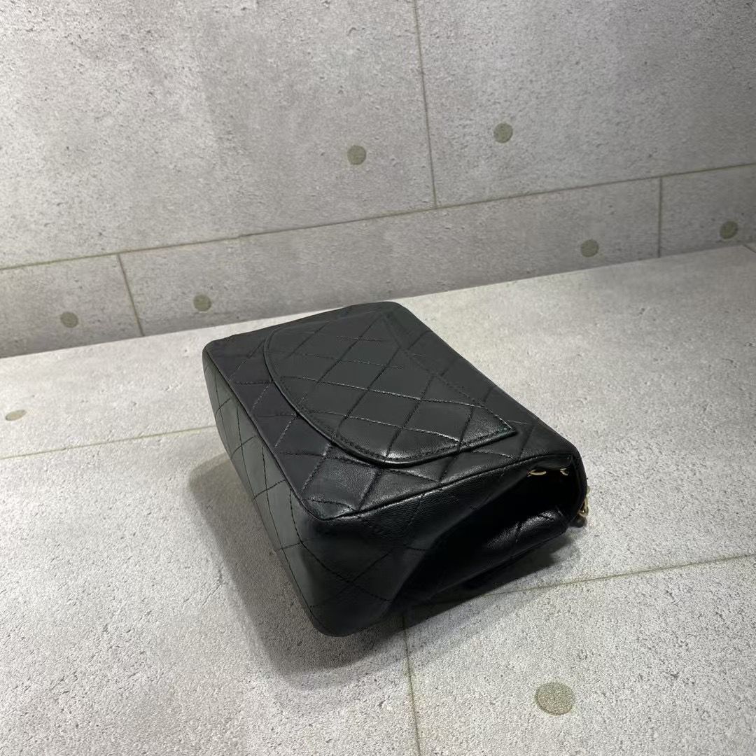 CHANEL 羊皮小方胖