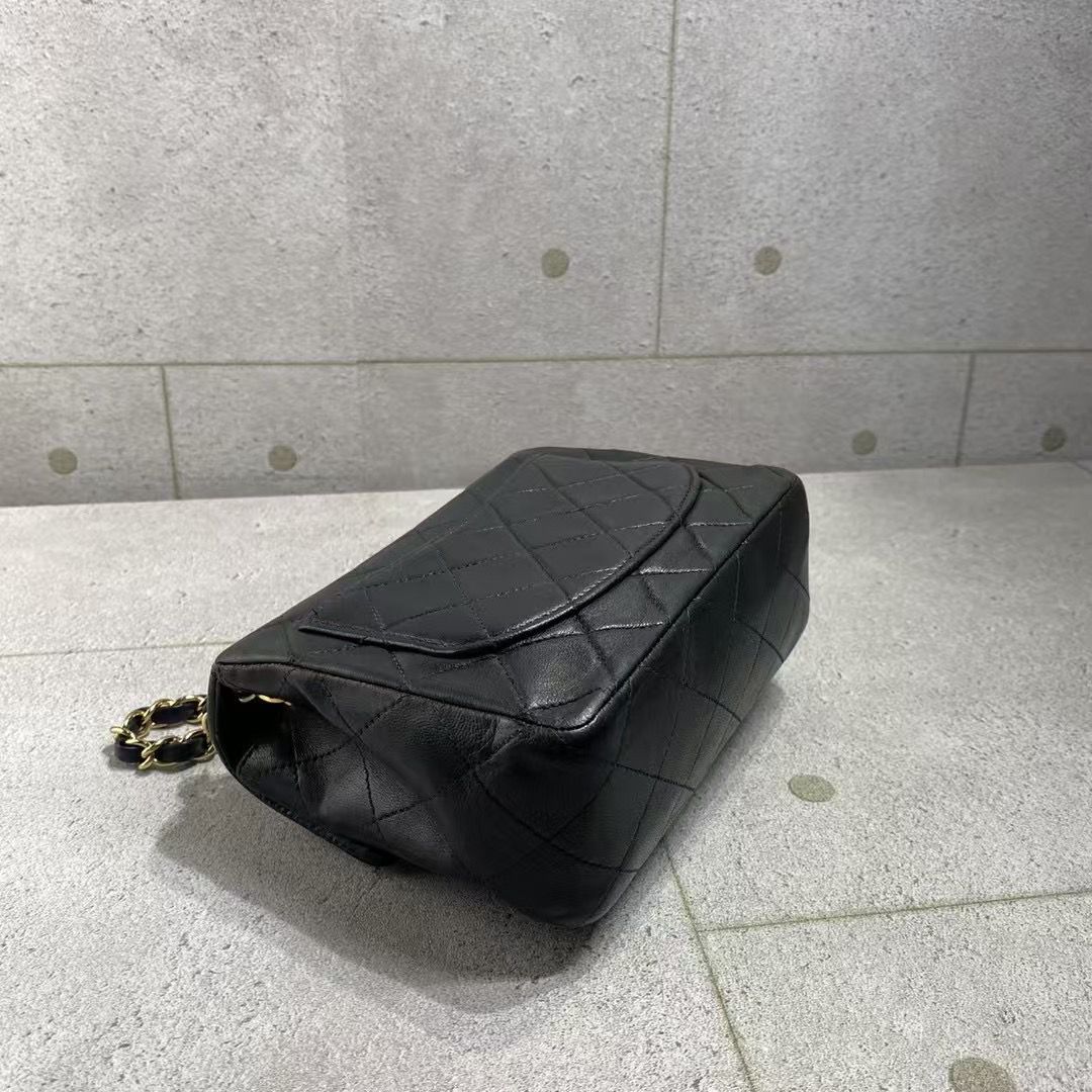 CHANEL 羊皮小方胖