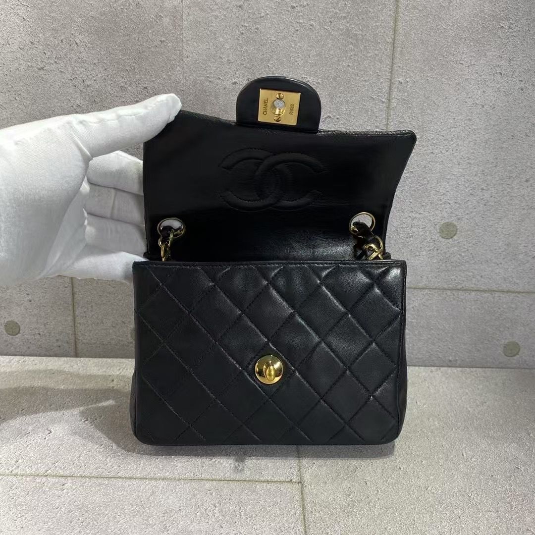 CHANEL 羊皮小方胖