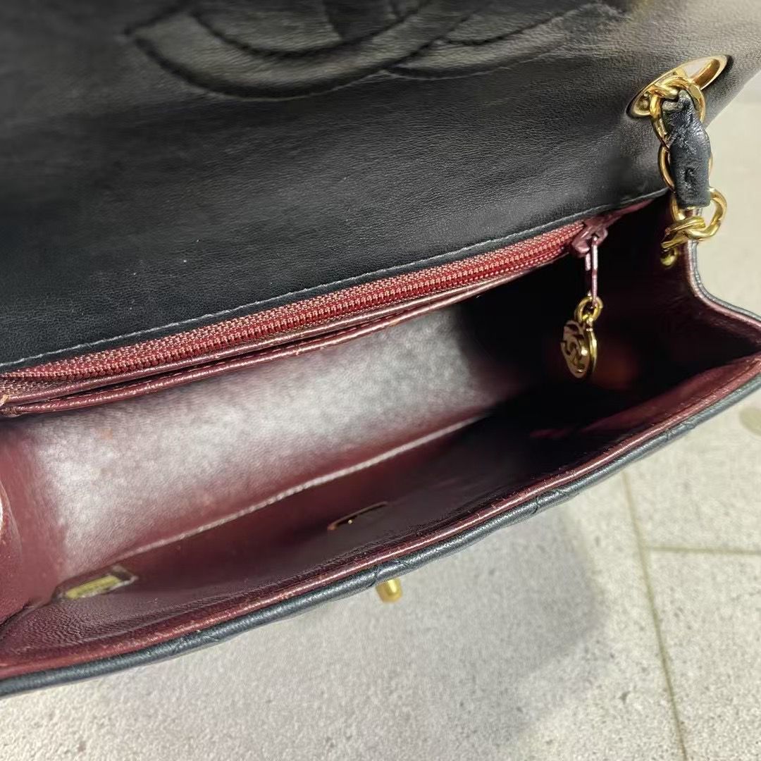 CHANEL 羊皮小方胖