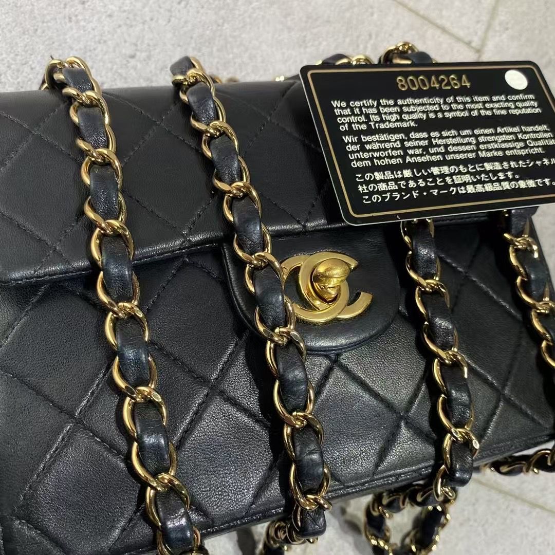 CHANEL 羊皮小方胖