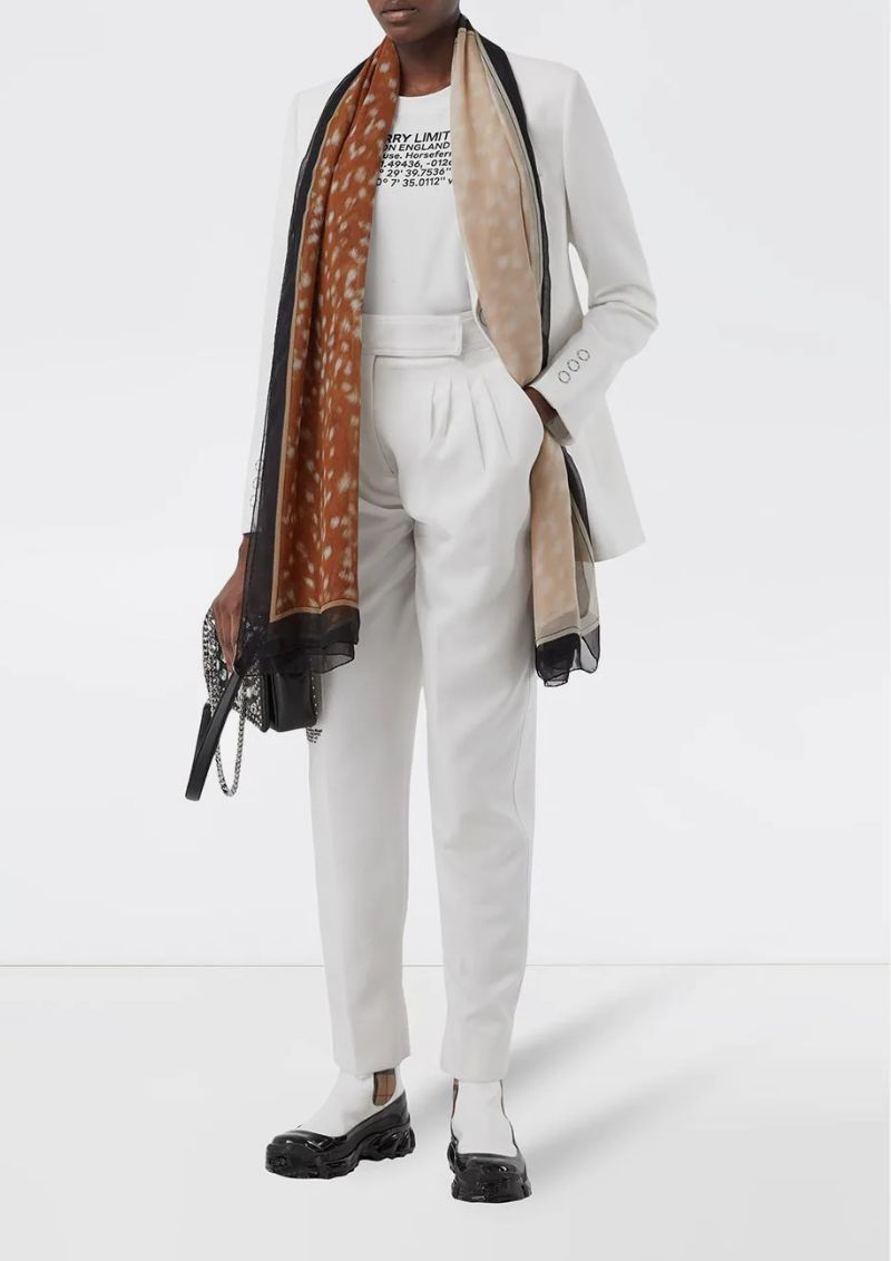 BURBERRY 100% 真絲大絲巾 有盒
