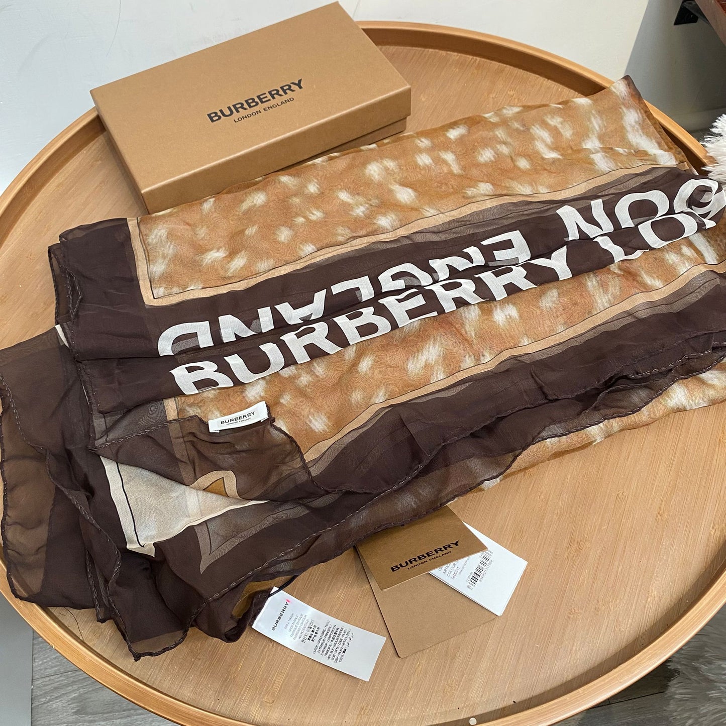 BURBERRY 100% 真絲大絲巾 有盒