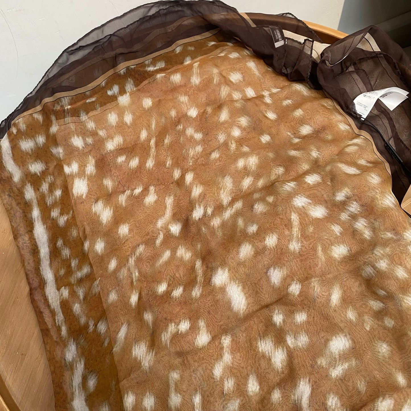 BURBERRY 100% 真絲大絲巾 有盒