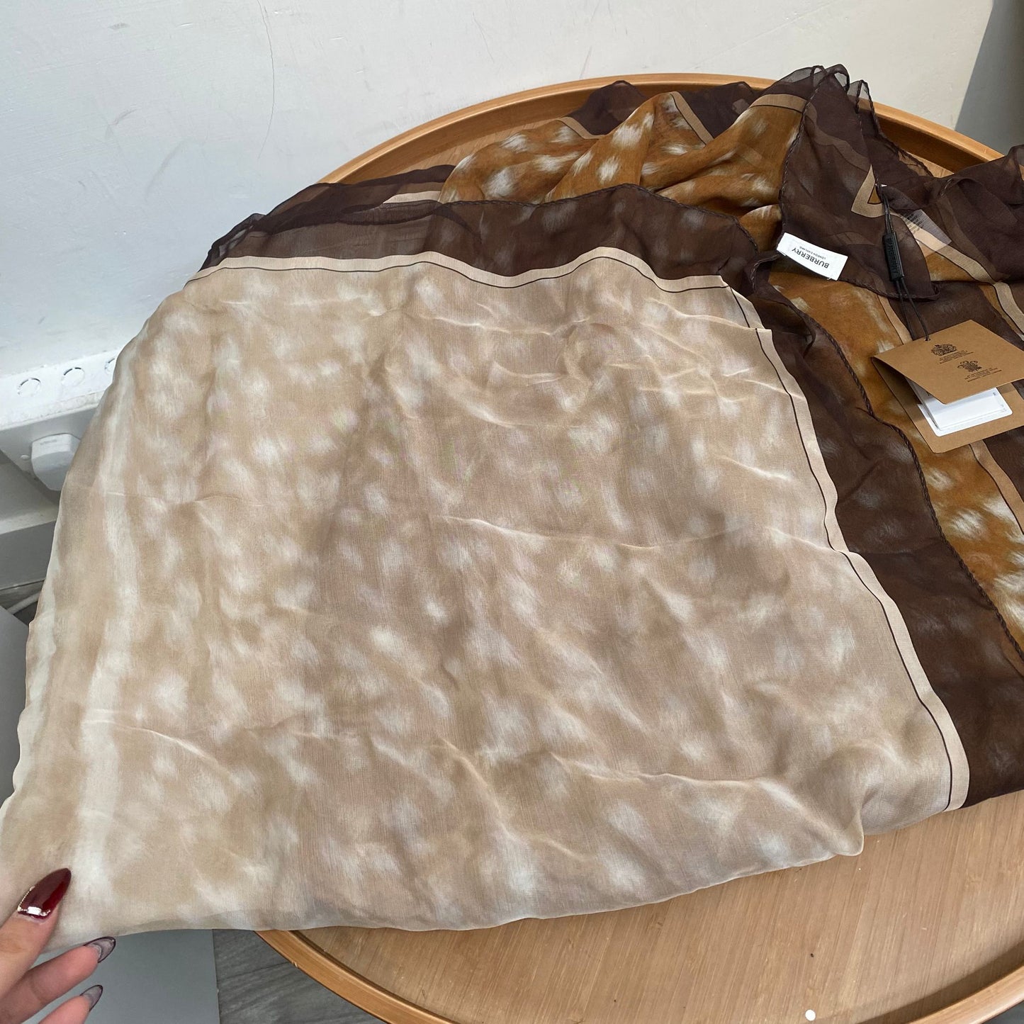 BURBERRY 100% 真絲大絲巾 有盒