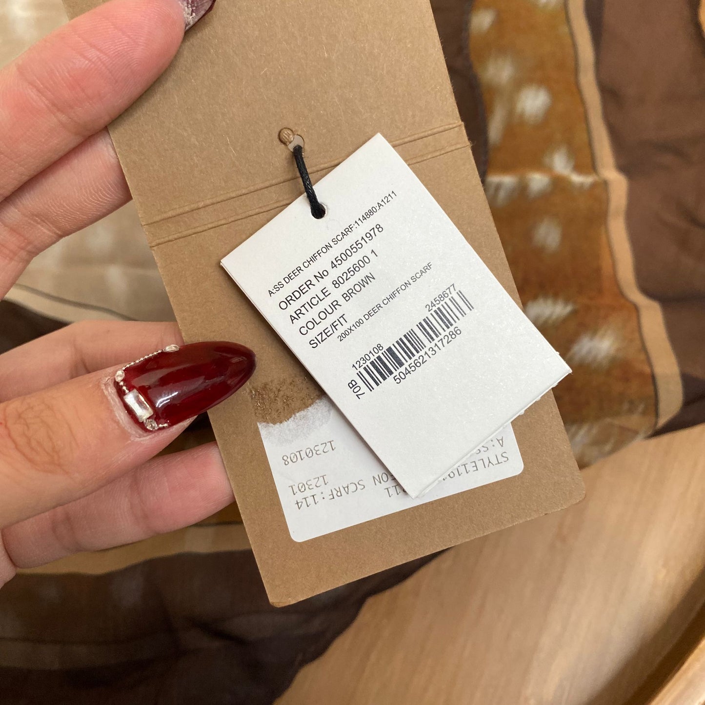 BURBERRY 100% 真絲大絲巾 有盒