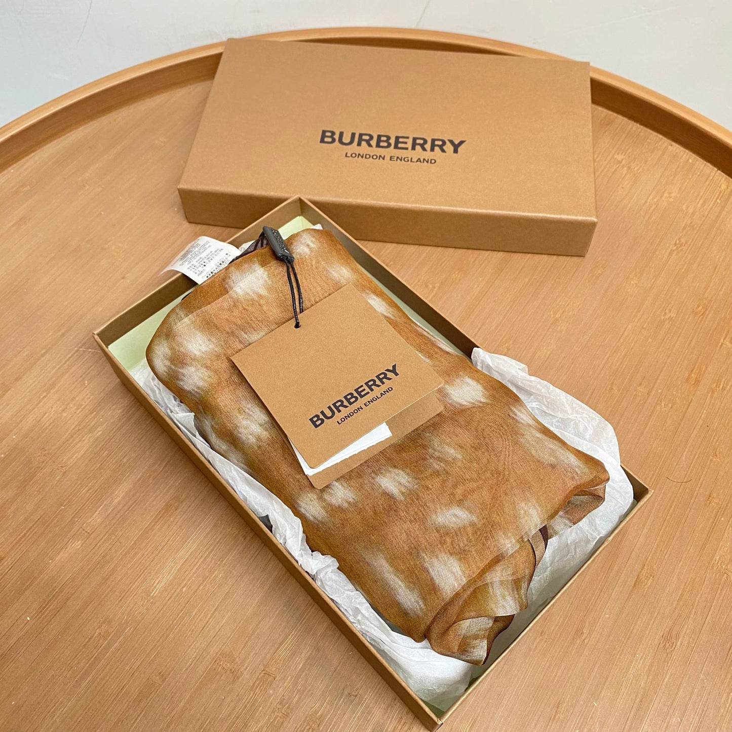 BURBERRY 100% 真絲大絲巾 有盒