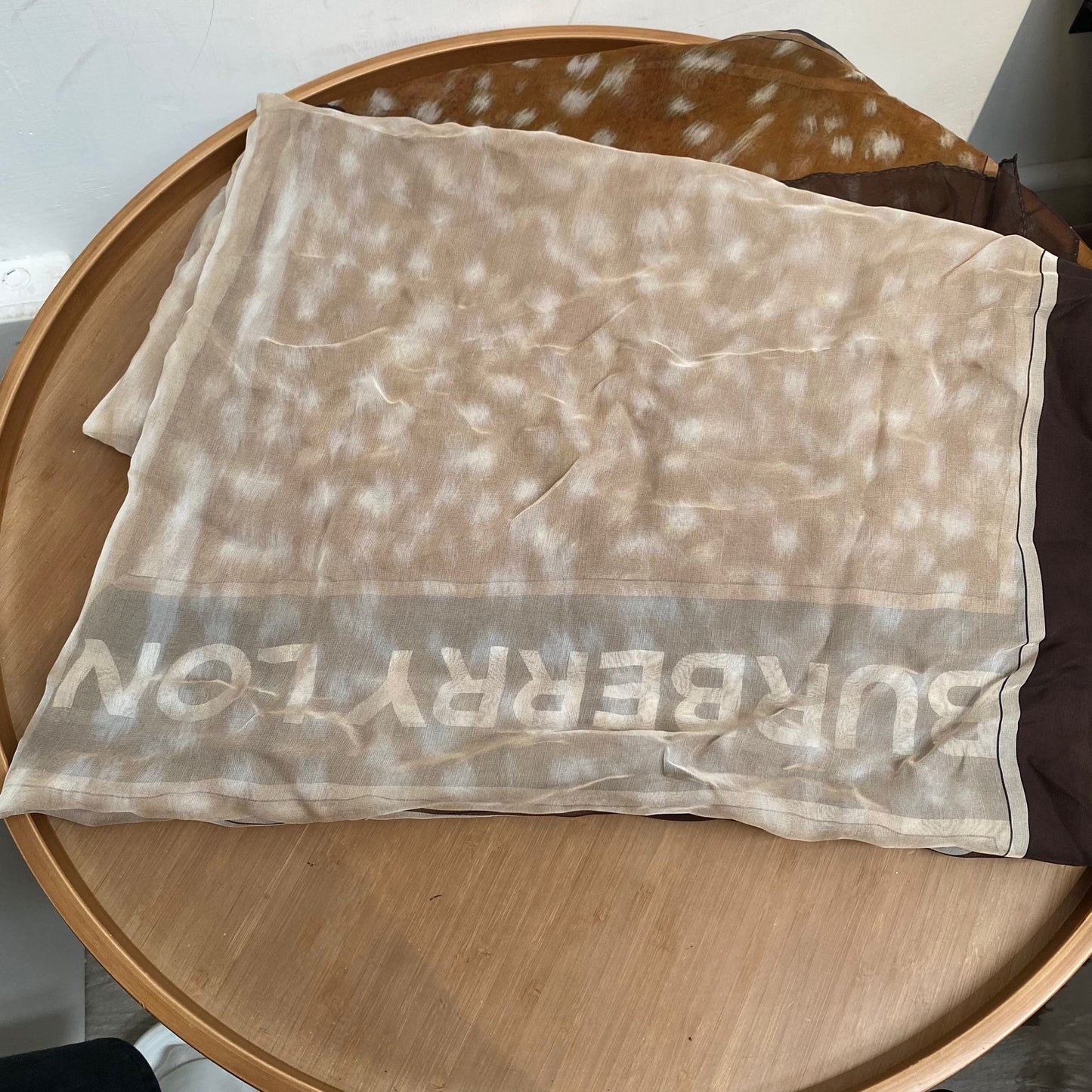 BURBERRY 100% 真絲大絲巾 有盒