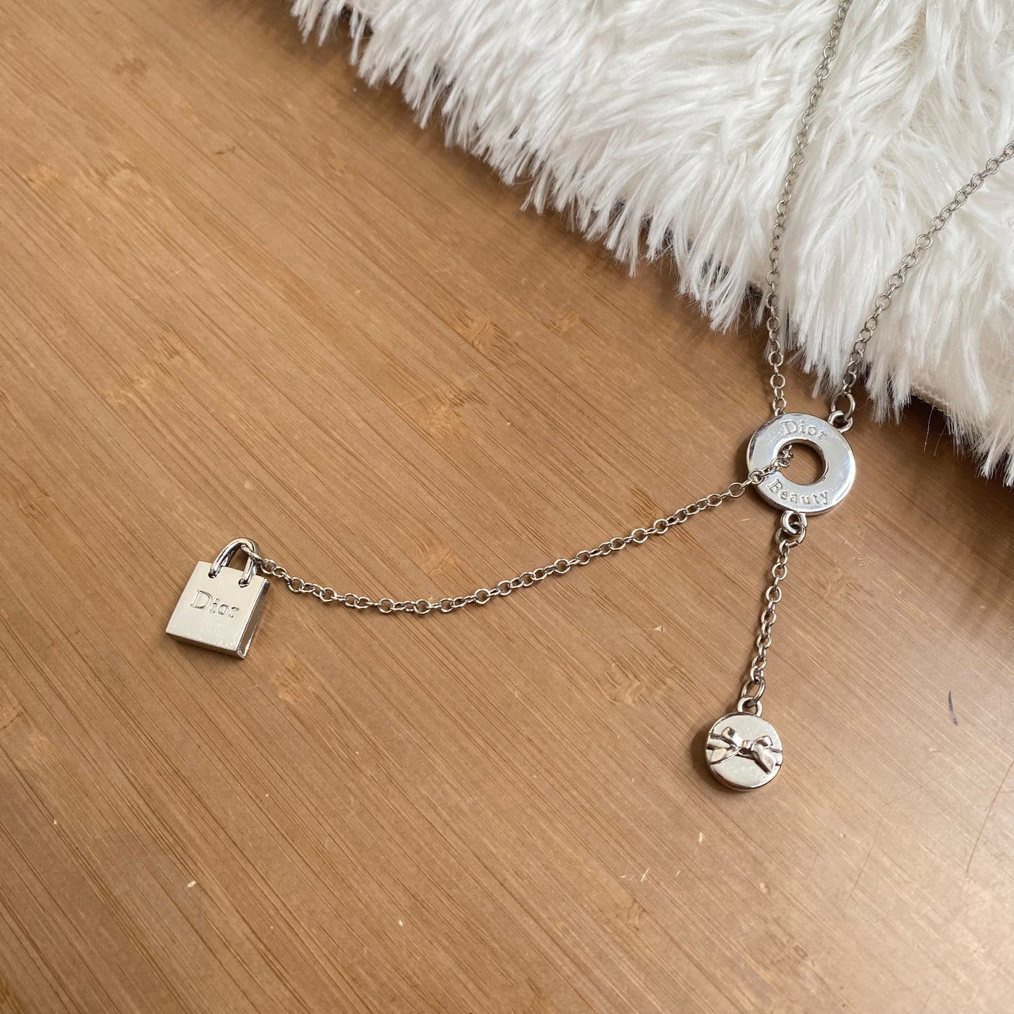 DIOR 長頸鏈