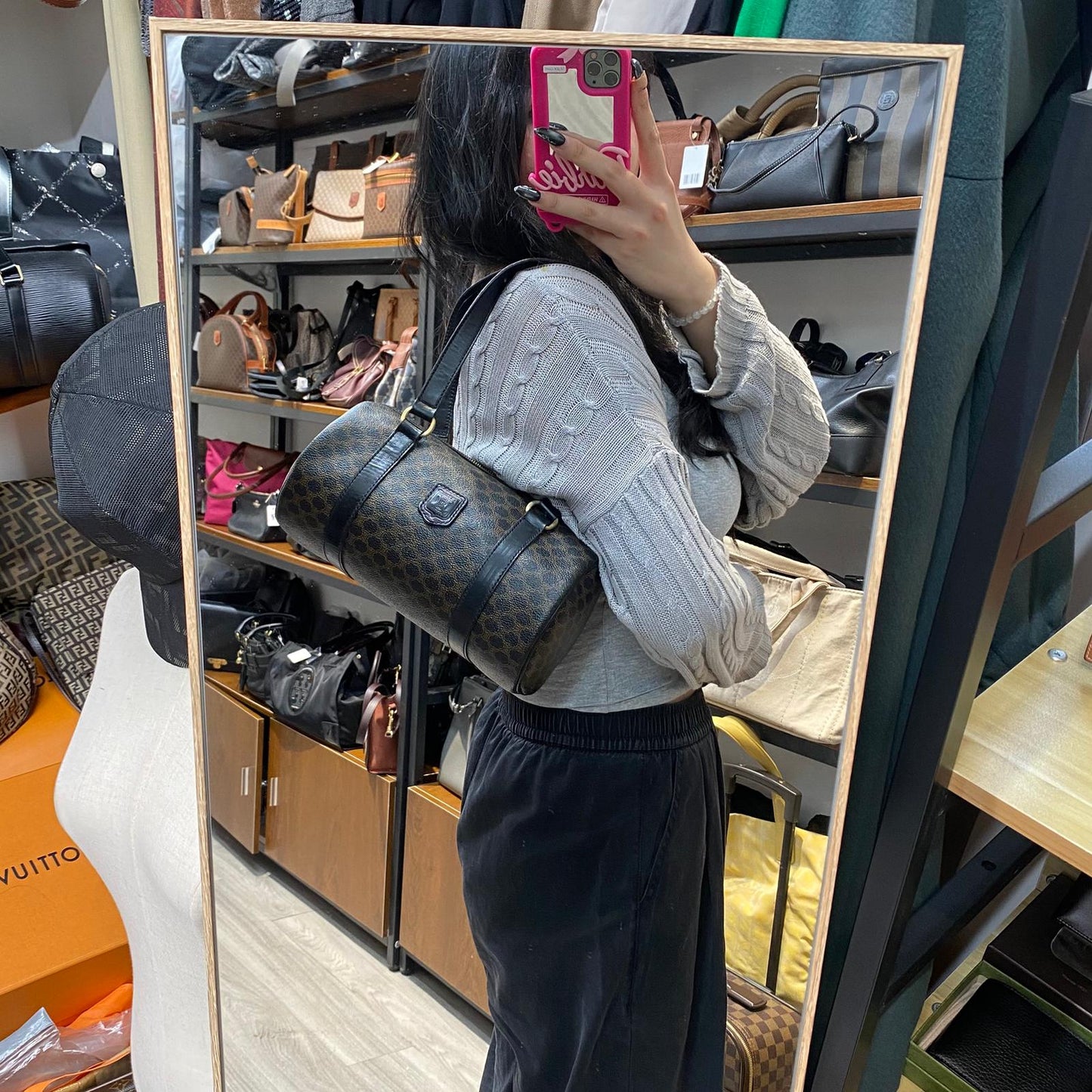 Celine黑花圓桶袋